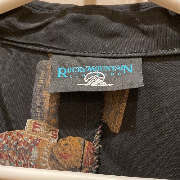 Rocky Mountain Women’s Button Up Blouse Western Cowgirl Indian Statue Design - Picture 2 of 7